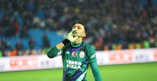 Galatasaray’ın kaptanı Fernando Muslera da Süper Lig’in ertelenmemesine tepkisini dile getirdi!