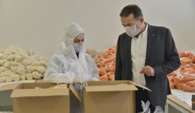 Yenişehir’de gıda paketleri özenle hazırlanıyor