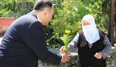 BAŞKAN YILMAZ’DAN HER ANNEYE ÇİÇEK