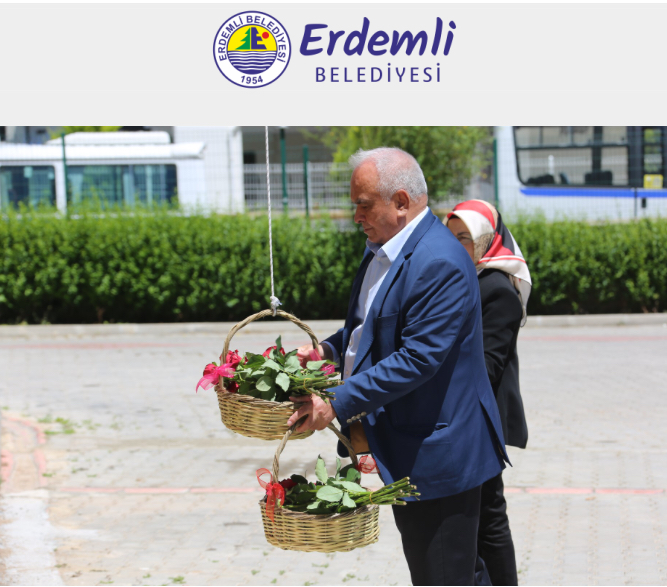 Annelerin Sepeti Güllerle Doldu; Başkan Tollu Anneler Gününü Kutladı