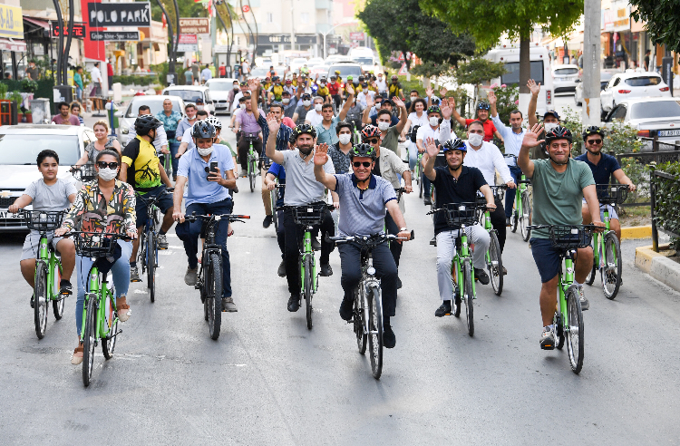 BAŞKAN SEÇER, AVRUPA HAREKETLİLİK HAFTASI’NDA TARSUS’TA PEDAL ÇEVİRDİ