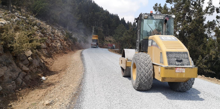 MERSİN GENELİNDE ASFALT ÇALIŞMALARI ARALIKSIZ SÜRÜYOR