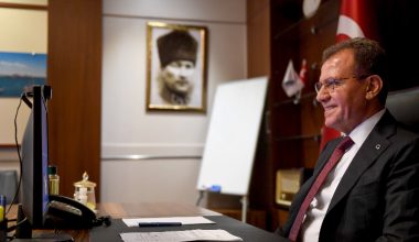 BAŞKAN SEÇER, MERSİN METROSU HAKKINDA KONUŞTU: “KISA BİR SÜREDE 4 İLÇEYİ BİRBİRİNE DEMİR AĞLARLA BAĞLAMAK İSTİYORUZ” BAŞKAN SEÇER, MERSİN METROSU HAKKINDA KONUŞTU: “KISA BİR SÜREDE 4 İLÇEYİ BİRBİRİNE DEMİR AĞLARLA BAĞLAMAK İSTİYORUZ”