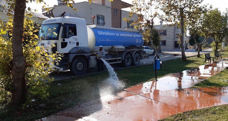 AKDENİZ’İN PARK VE YEŞİL ALANLARI YENİLENİYOR