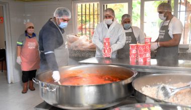 Yenişehir Belediyesi Aşevi’nden evlere yemek servisi