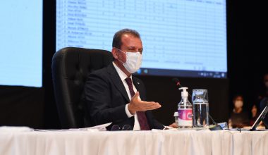 SEÇER: “144 PROJEYİ 1 TL DAHİ BANKA BORCU KULLANMADAN YAPTIK”