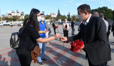 Yenişehir’deki okullarda 1000 zeytin fidanı toprakla buluştu