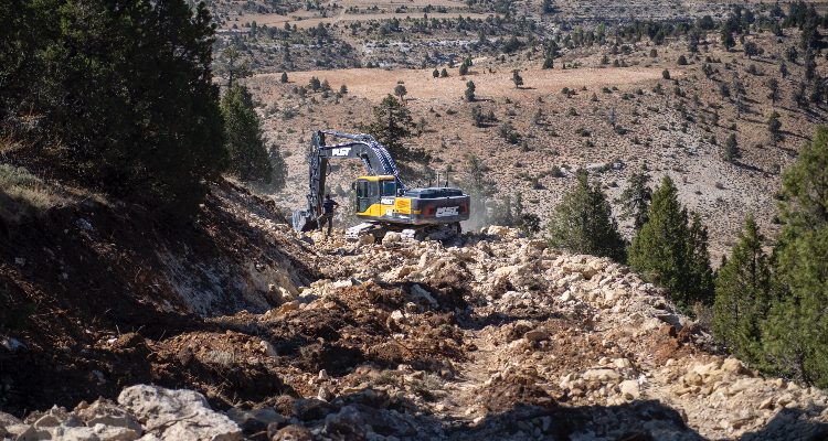 MERSİN BÜYÜKŞEHİR’DEN 20 MAHALLENİN ULAŞIMINI RAHATLATACAK YOL ÇALIŞMASI