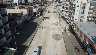 BÜYÜKŞEHİR’İN ÇİFTÇİLER CADDESİ’NDEKİ YOL ASFALT ÇALIŞMASI SÜRÜYOR