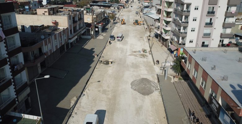 BÜYÜKŞEHİR’İN ÇİFTÇİLER CADDESİ’NDEKİ YOL ASFALT ÇALIŞMASI SÜRÜYOR