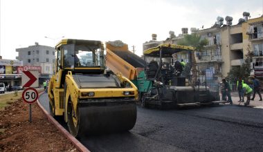 BÜYÜKŞEHİR, TOROSLAR’DA ASFALT ÇALIŞMALARINI SÜRDÜRÜYOR BÜYÜKŞEHİR, TOROSLAR’DA ASFALT ÇALIŞMALARINI SÜRDÜRÜYOR