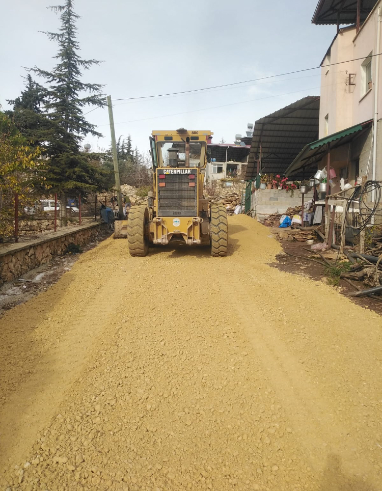 TOROSLAR BELEDİYESİ, YAYLALARDA YOL VE ÇEVRE DÜZENLEME ÇALIŞMALARINI SÜRDÜRÜYOR
