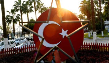 MERSİN BÜYÜKŞEHİR, YILBAŞI HAZIRLIKLARINA BAŞLADI