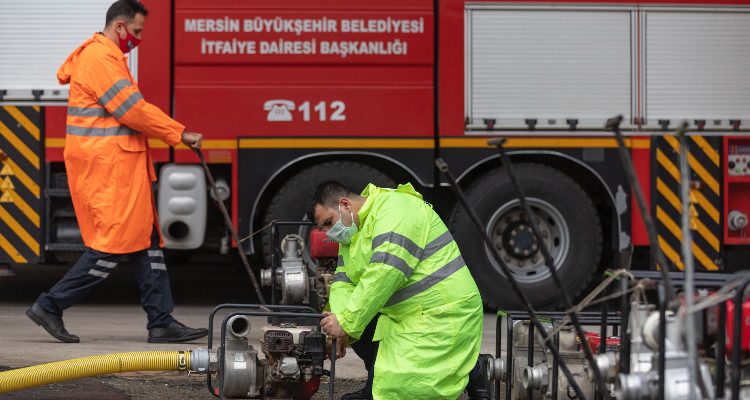 BÜYÜKŞEHİR, SEL TEHDİDİNE KARŞI TÜM BİRİMLERİYLE TEYAKKUZDA