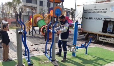 AKDENİZ’İN PARK VE YEŞİL ALANLARI YENİLENİYOR
