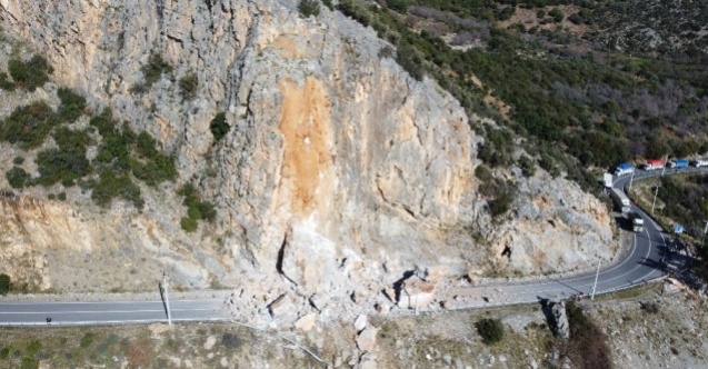 Antalya-Mersin karayolu heyelan nedeniyle trafiğe kapandı