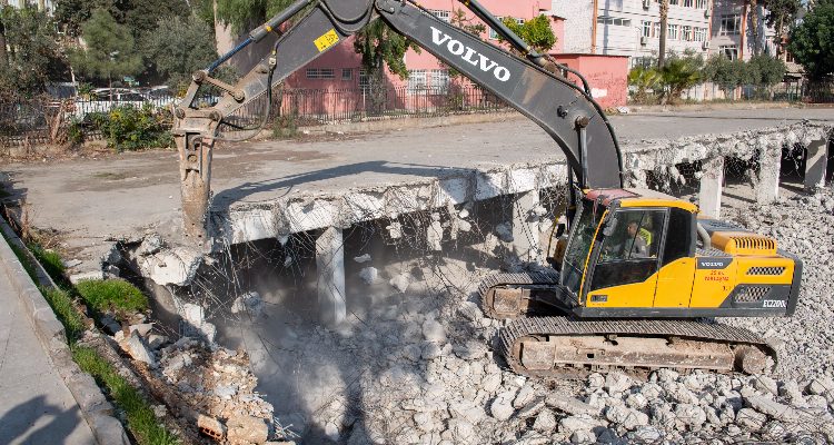 KATLI OTOPARK ÇALIŞMALARI TÜM HIZIYLA DEVAM EDİYOR