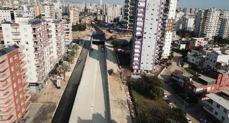 TRAFİĞE SOLUK ALDIRACAK KATLI KAVŞAK PROJESİ’NDE SICAK ASFALT DÖKÜMÜNE BAŞLANDI