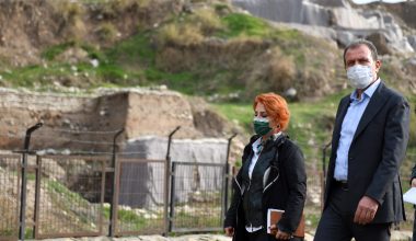 BAŞKAN SEÇER, YUMUKTEPE HÖYÜĞÜ’NDE İNCELEMELERDE BULUNDU