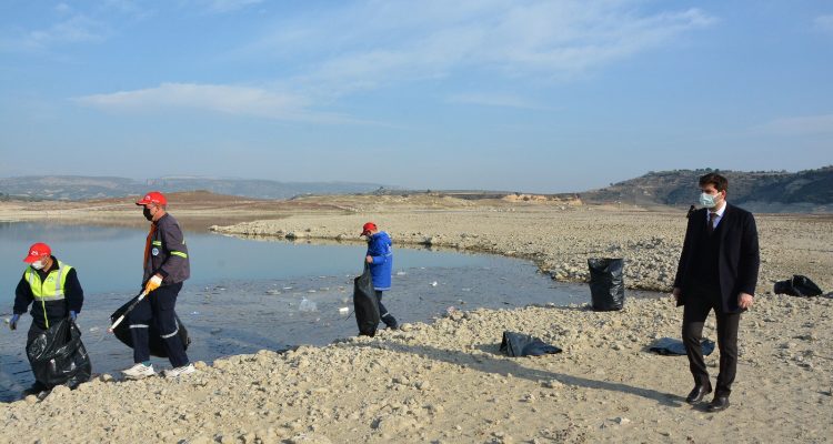 BÜYÜKŞEHİR’DEN TARSUS BERDAN BARAJI’NDA TEMİZLİK ÇALIŞMASI