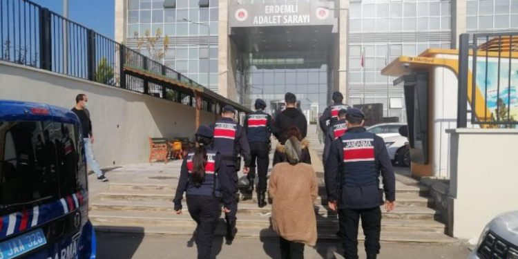 Mersin’de Temizlikçi kadınlar Değerli eşyaları sahteleriyle değiştirmişler!!!