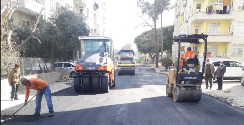 MERSİN BÜYÜKŞEHİR, SICAK ASFALT ÇALIŞMALARINI KENT GENELİNE YAYIYOR