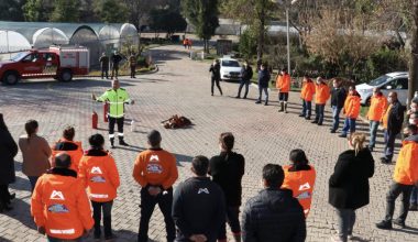 MERSİN BÜYÜKŞEHİR PERSONELİ ÖNCE EĞİTİM ALDI, SONRA TATBİKATA KATILDI