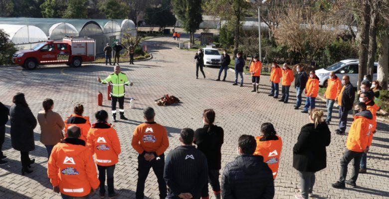 MERSİN BÜYÜKŞEHİR PERSONELİ ÖNCE EĞİTİM ALDI, SONRA TATBİKATA KATILDI