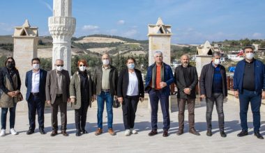 MERSİN BÜYÜKŞEHİR’İN BÜROKRATLARI TÜRKİYE’NİN TEK GİRİTLİ KÖYÜNDEYDİ