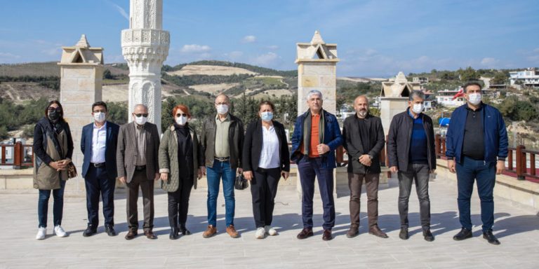 MERSİN BÜYÜKŞEHİR’İN BÜROKRATLARI TÜRKİYE’NİN TEK GİRİTLİ KÖYÜNDEYDİ