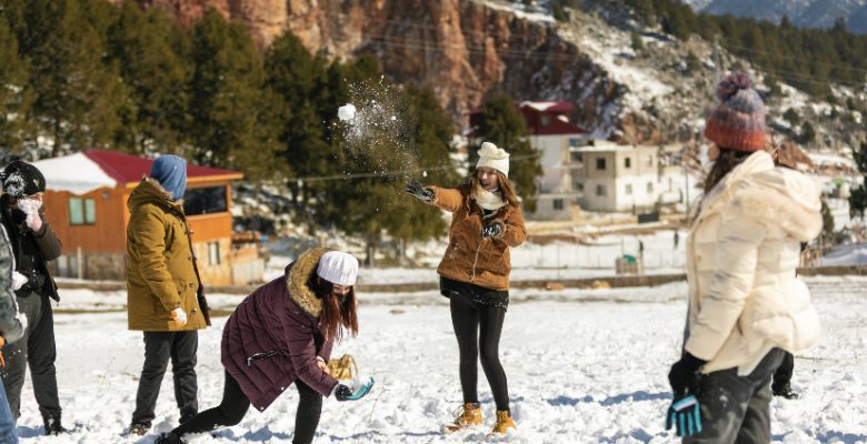 ÖZEL GEREKSİNİMLİ ÇOCUKLARA KAR SÜRPRİZİ