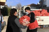 Yenişehir Belediyesi vatandaşa 150 ton soğan dağıttı