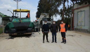 BÜYÜKŞEHİR, TARSUS’TA YOL DÜZENLEME VE ASFALT ÇALIŞMALARINA DEVAM EDİYOR
