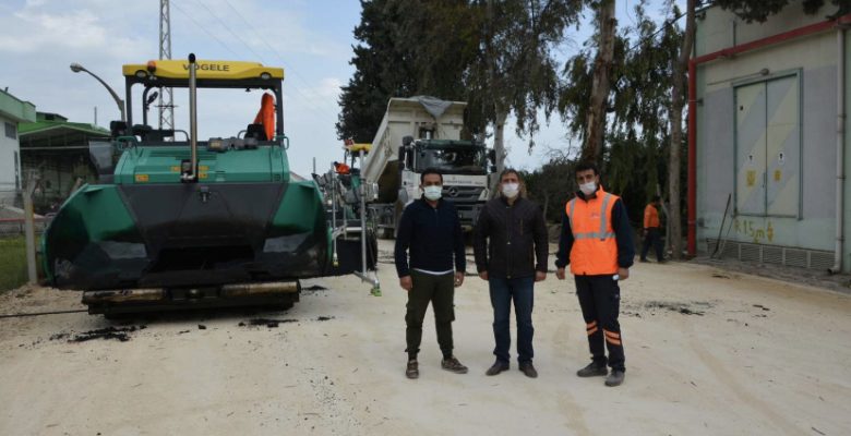 BÜYÜKŞEHİR, TARSUS’TA YOL DÜZENLEME VE ASFALT ÇALIŞMALARINA DEVAM EDİYOR