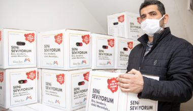 MERSİN BÜYÜKŞEHİR’DEN İŞ YERİ KAPALI 5 BİN 785 ESNAFA GIDA KOLİSİ