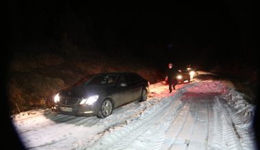 Erdemli Belediyesi Karda Mahsur Kalan16 Kişiyi Kurtardı