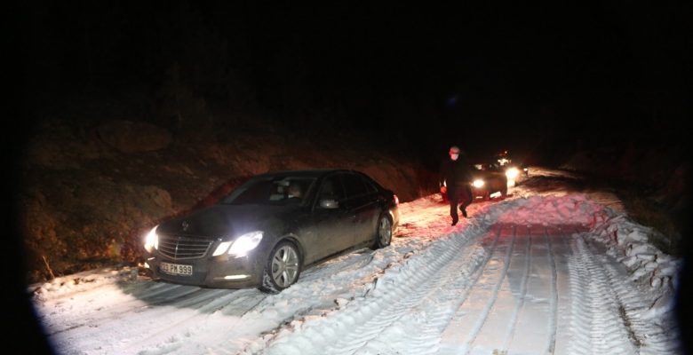 Erdemli Belediyesi Karda Mahsur Kalan16 Kişiyi Kurtardı