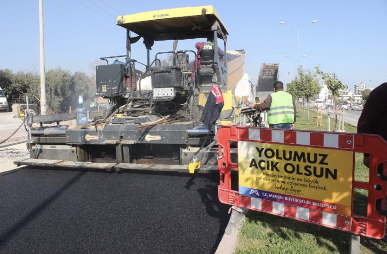 YOL YAPIM EKİPLERİ, 6 İLÇEDE ÇALIŞMA YÜRÜTÜYOR
