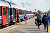 Pandemi nedeniyle yaklaşık 1 yıl önce ara verilen Mersin-Adana tren seferleri yeniden başladı