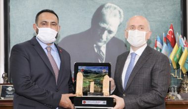 BAŞKAN YILMAZ, ULAŞTIRMA VE ALTYAPI BAKANI KARAİSMAİLOĞLU’NU AĞIRLADI