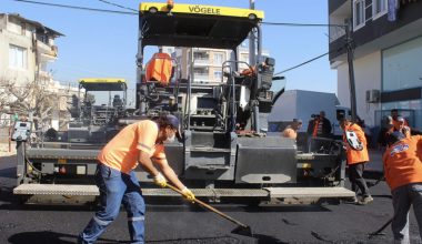 BÜYÜKŞEHİR, MEZİTLİ’DE 3 CADDEDE SICAK ASFALT ÇALIŞMASI YAPTI