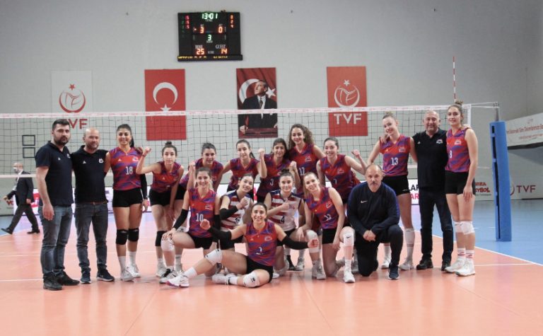 BÜYÜKŞEHİR GSK KADIN VOLEYBOL TAKIMI FİNALE KALDI