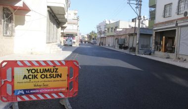 BÜYÜKŞEHİR’İN AKDENİZ’DEKİ YOL YAPIM ÇALIŞMALARI SÜRÜYOR