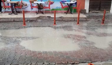 VATANDAŞ AKDENİZ BELEDİYESİNE İSYAN ETTİ
