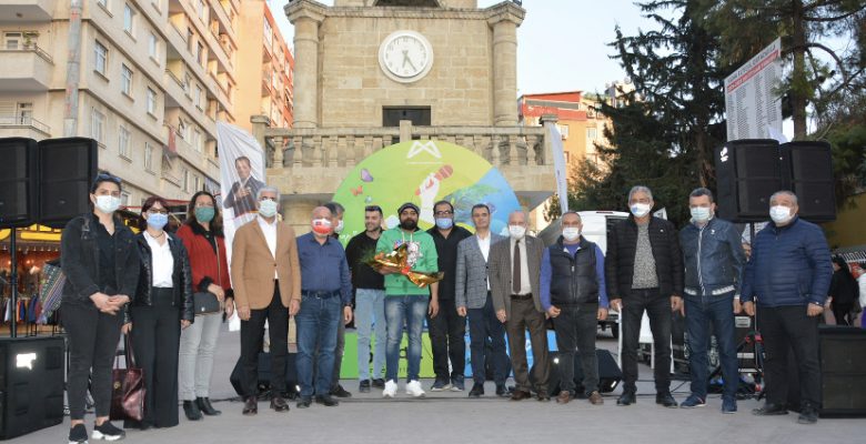 BÜYÜKŞEHİR BÜROKRATLARI, TARSUS’TA ESNAFI ZİYARET ETTİ, VATANDAŞLARI DİNLEDİ