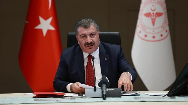 Sağlık Bakanı Koca: Özlük haklarında gönlümüzden geçeni veremedik