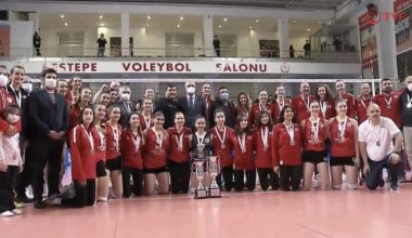 Mersin Büyükşehir Belediyesi Kadın Voleybol Takımı 1.lige Yükseldi