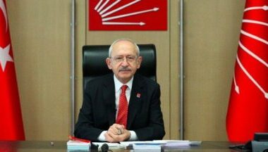 CHP lideri Kemal Kılıçdaroğlu, Anıtkabir ziyaretinden sonra çocuklarla bayramlaştı: