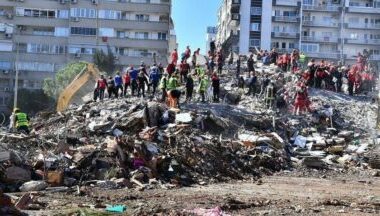 İzmir’de 115 kişinin hayatını kaybettiği depremin ardından 22 şüpheli hakkında gözaltı kararı alındı, 17 kamu memuru hakkında soruşturma başlatıldı