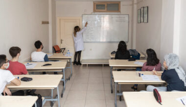 MERSİN BÜYÜKŞEHİR, GELECEĞİN DOKTORLARINI, MÜHENDİSLERİNİ EĞİTİYOR